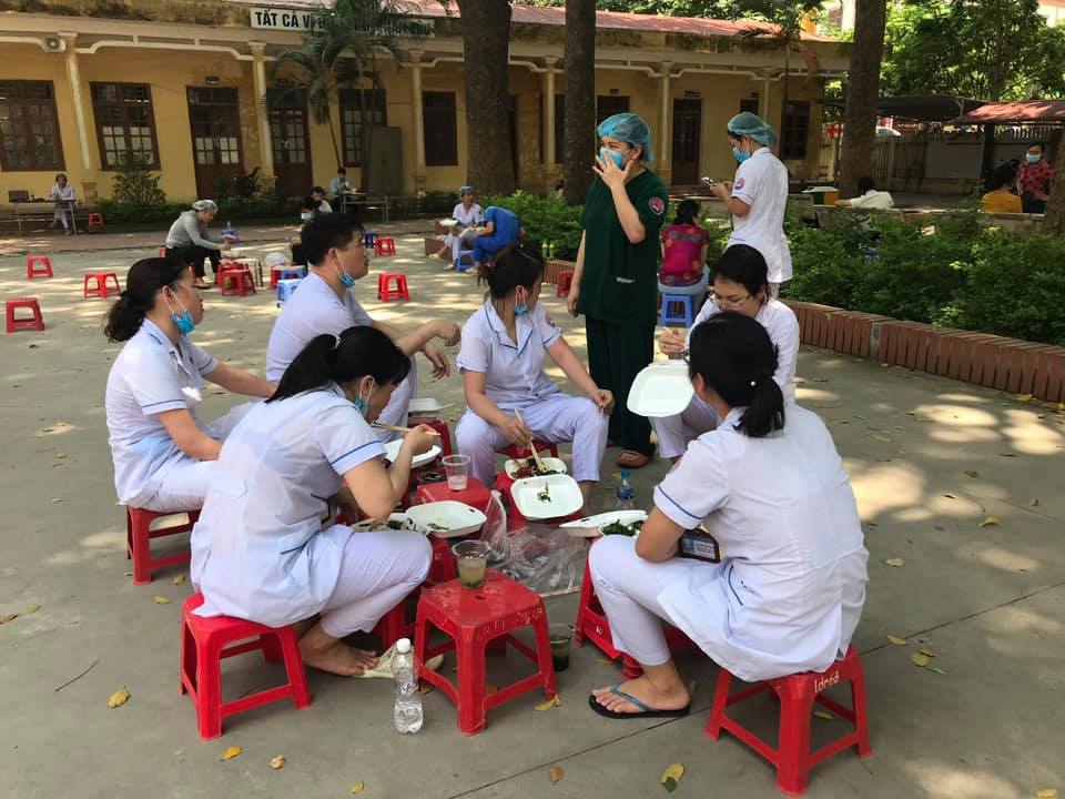Những hình ảnh nhói lòng ở tâm dịch Bắc Ninh - Ảnh 12.