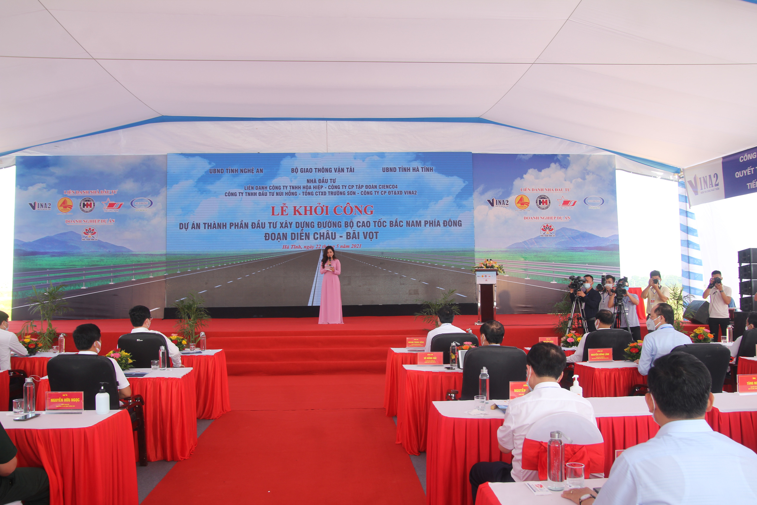 Khởi công dự án thành phần cao tốc Bắc - Nam hơn 11.000 tỉ đồng - Ảnh 1.