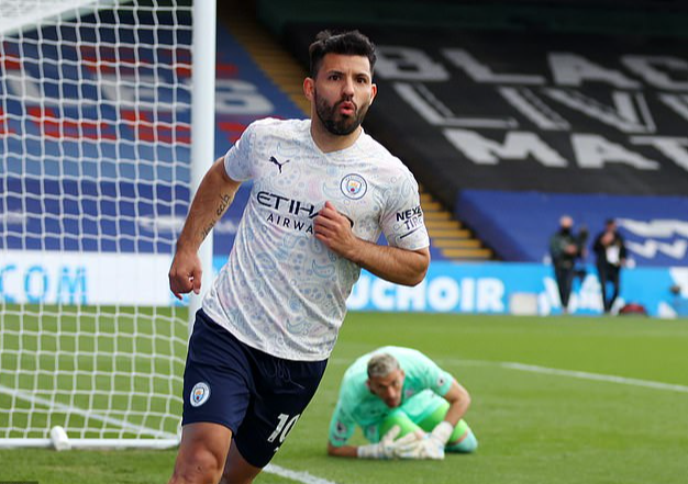 Barcelona nhanh tay đ&oacute;n cặp s&aacute;t thủ Sergio Aguero, Memphis Depay - Ảnh 1.