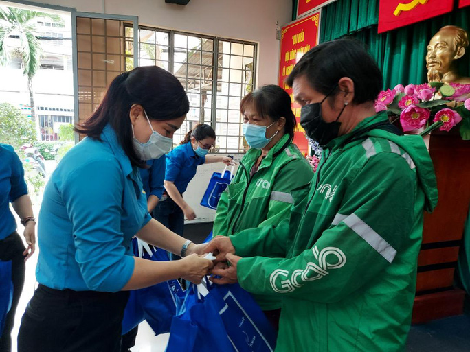 Chia sẻ khó khăn cùng đoàn viên - lao động