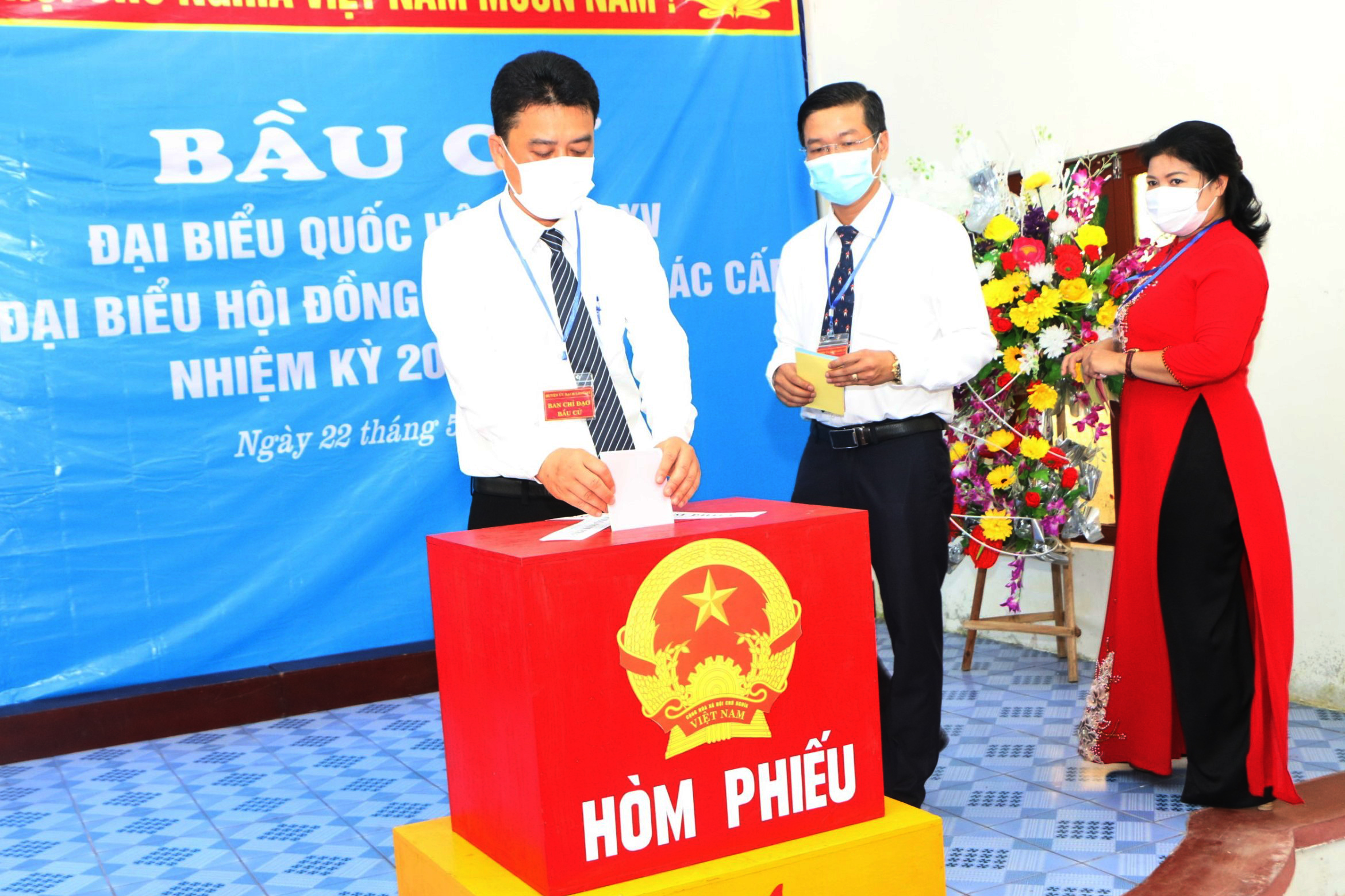 Những cử tri đầu tiên đi bỏ phiếu ở đảo tiền tiêu Bạch Long Vỹ