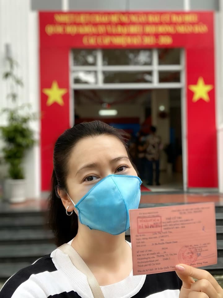 Nghệ sĩ h&aacute;o hức đi bầu cử - Ảnh 4.
