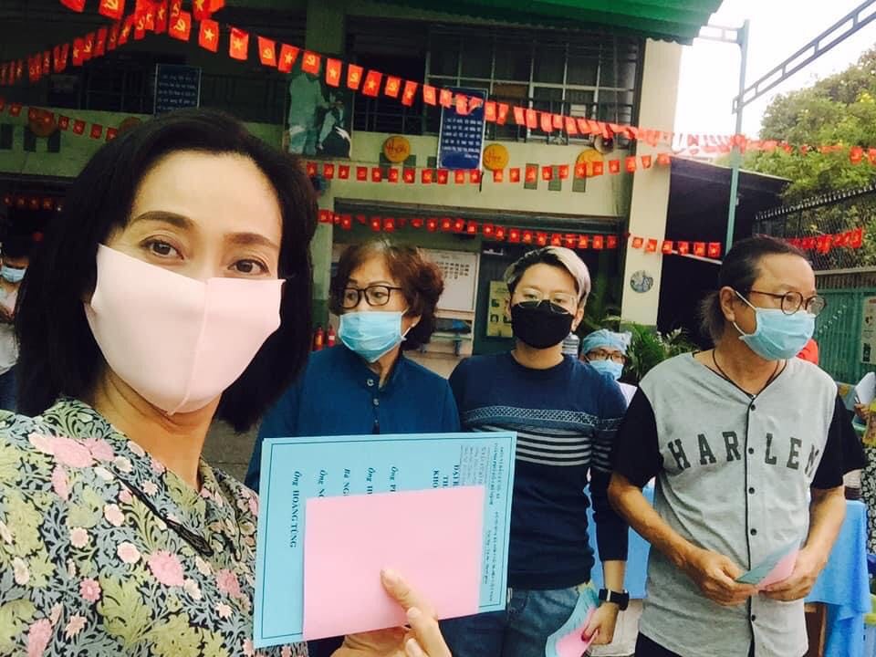 Nghệ sĩ h&aacute;o hức đi bầu cử - Ảnh 5.