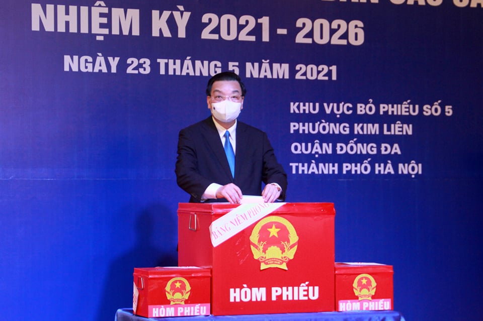 Cử tri H&agrave; Nội n&aacute;o nức đi bỏ phiếu bầu cử - Ảnh 13.