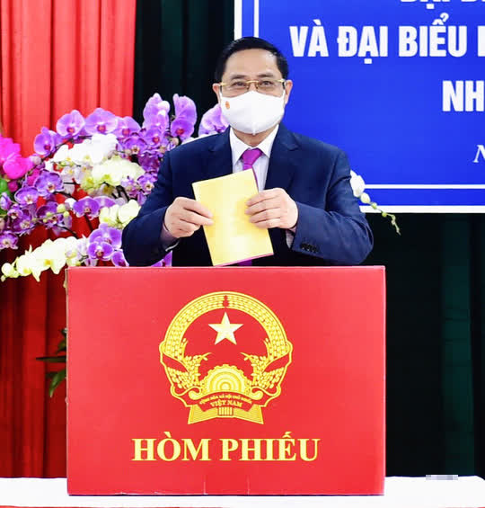 Thủ tướng Phạm Minh Ch&iacute;nh ho&agrave;n th&agrave;nh bỏ phiếu bầu cử tại Cần Thơ - Ảnh 3.