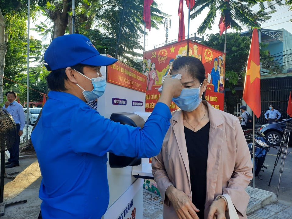 Miền Trung: Bầu cử đặc biệt trong khu cách ly tập trung phòng chống dịch Covid-19 - Ảnh 17.