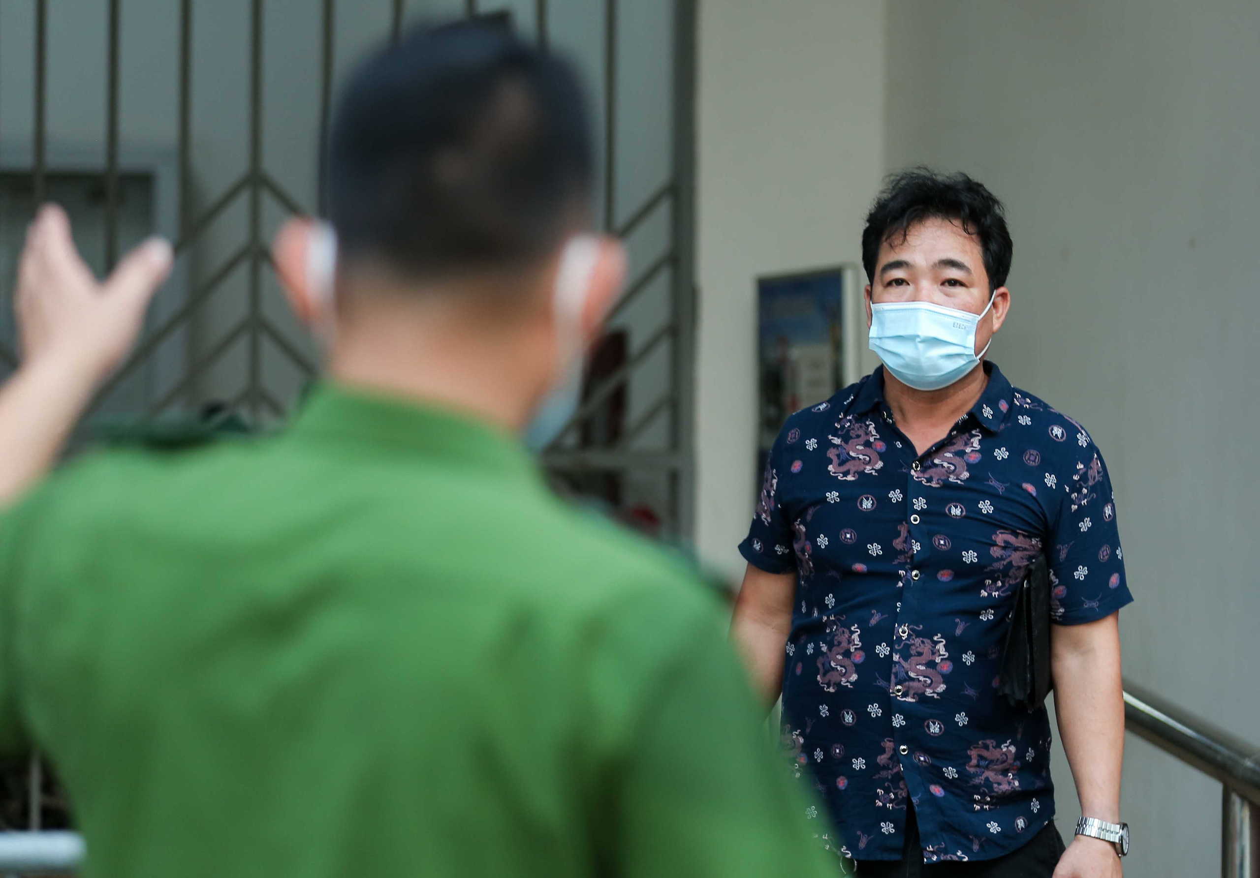 CLIP: Phong tỏa tòa nhà ở khu đô thị Việt Hưng có ca dương tính SARS-CoV-2