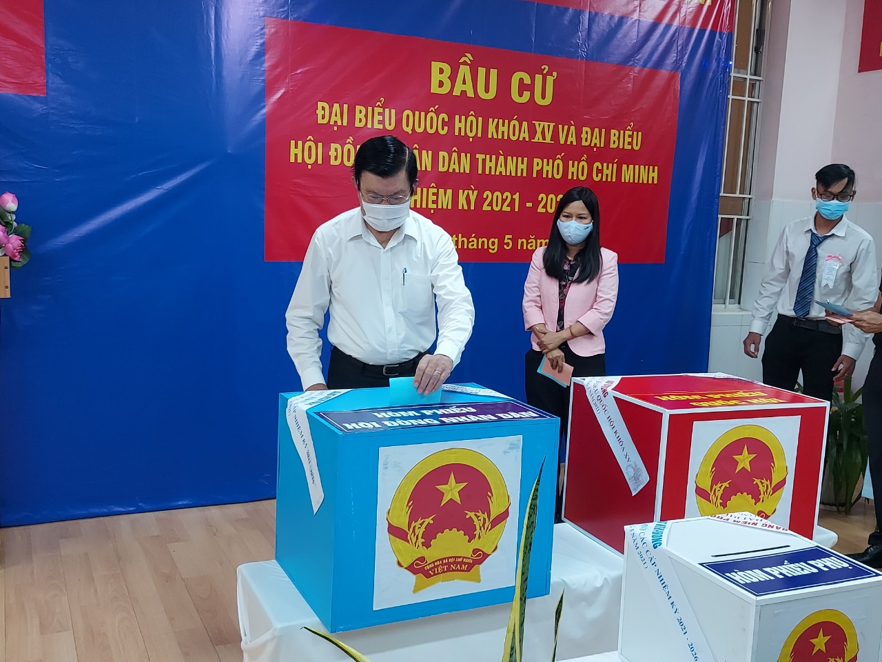 Ph&oacute;ng sự ảnh: L&atilde;nh đạo Đảng, Nh&agrave; nước đi bầu cử - Ảnh 14.