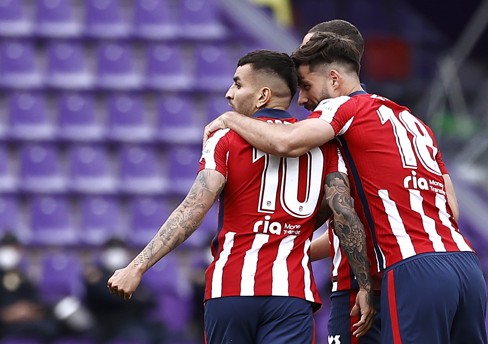 Đua v&ocirc; địch nghẹt thở, Atletico Madrid đăng quang La Liga sau 7 năm - Ảnh 3.