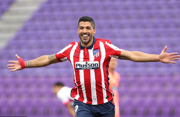 "Người hùng" Luis Suarez rơi nước mắt, "kể tội" Barcelona