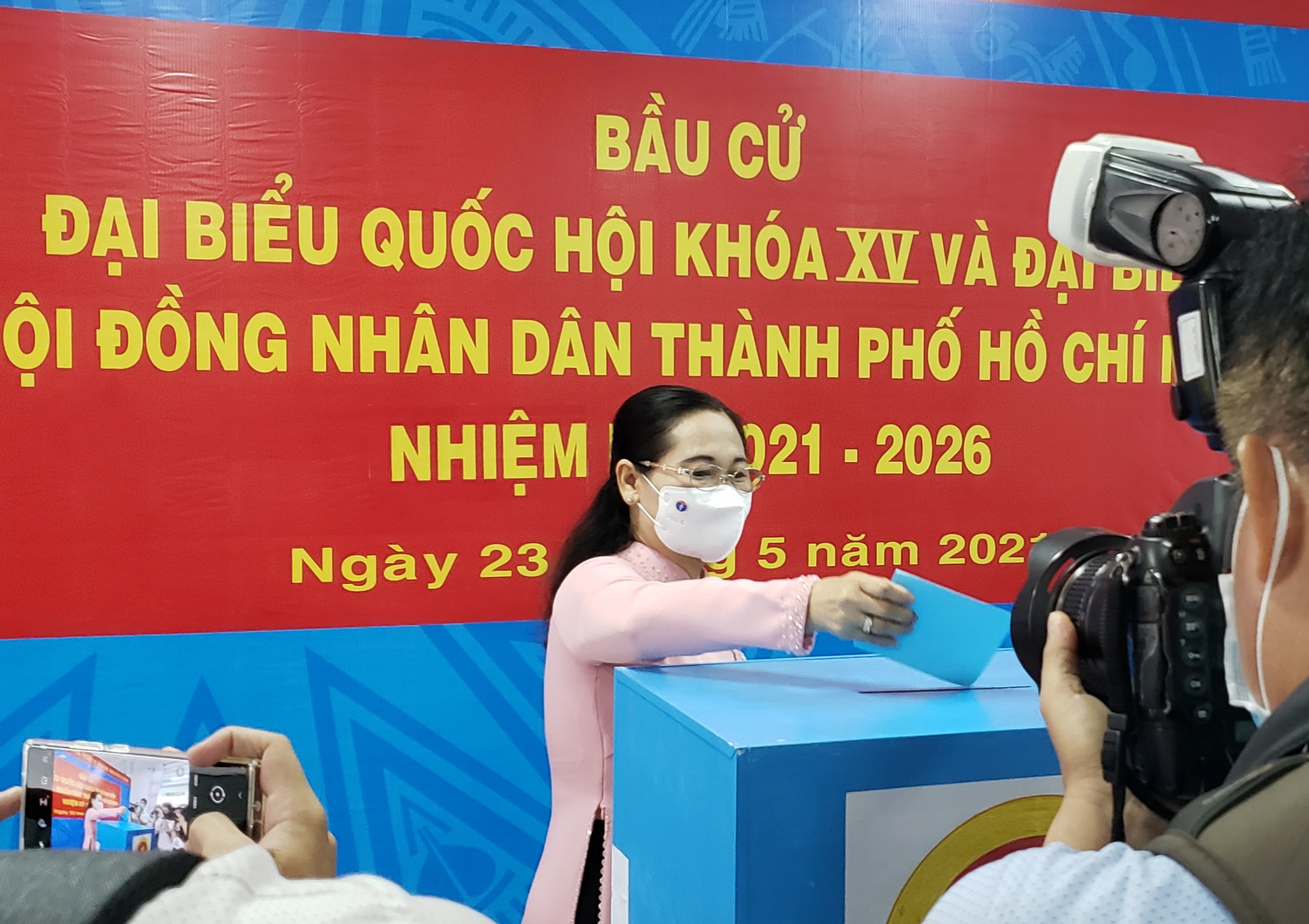 Ph&oacute;ng sự ảnh: L&atilde;nh đạo Đảng, Nh&agrave; nước đi bầu cử - Ảnh 11.