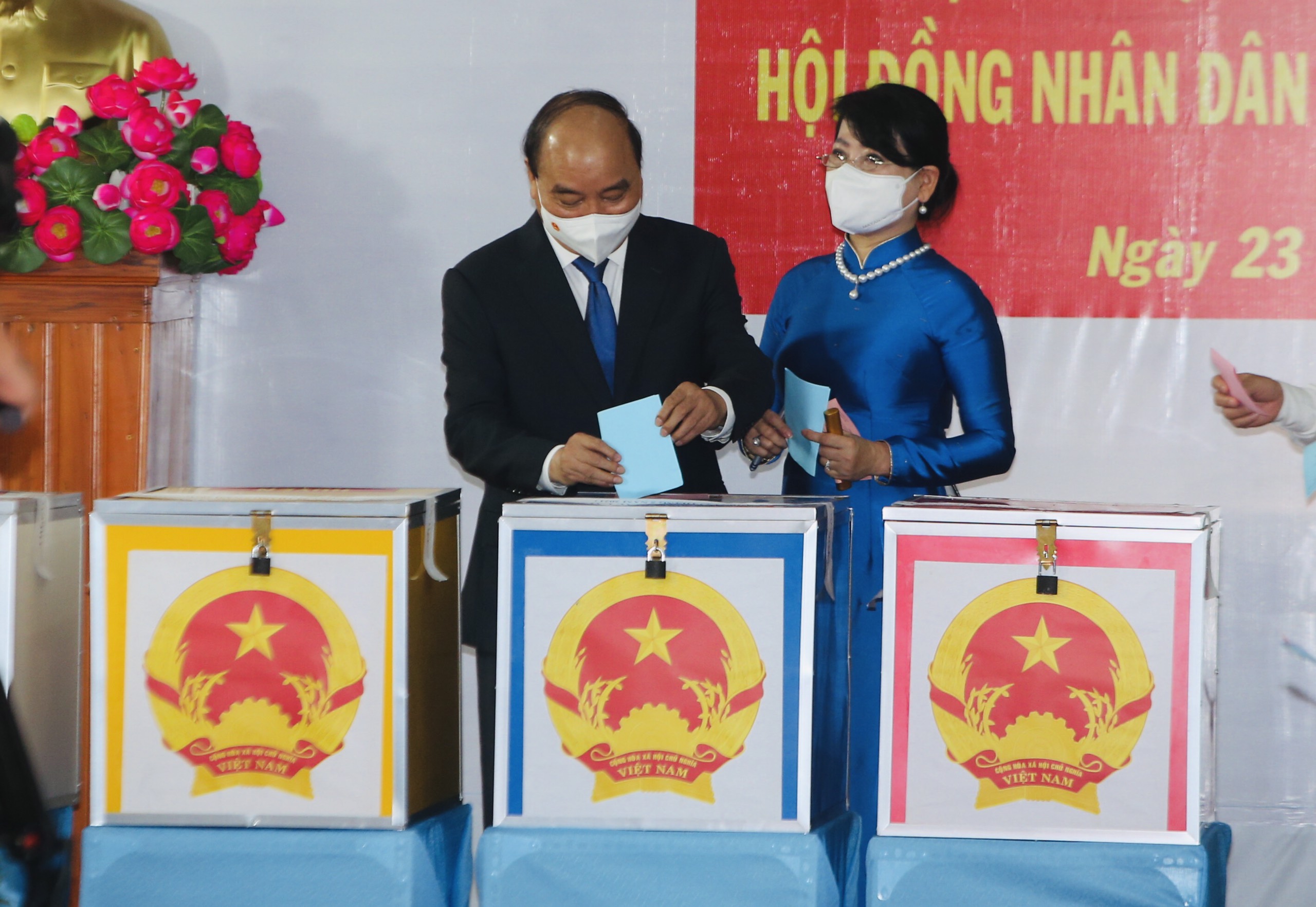 Ph&oacute;ng sự ảnh: L&atilde;nh đạo Đảng, Nh&agrave; nước đi bầu cử - Ảnh 4.