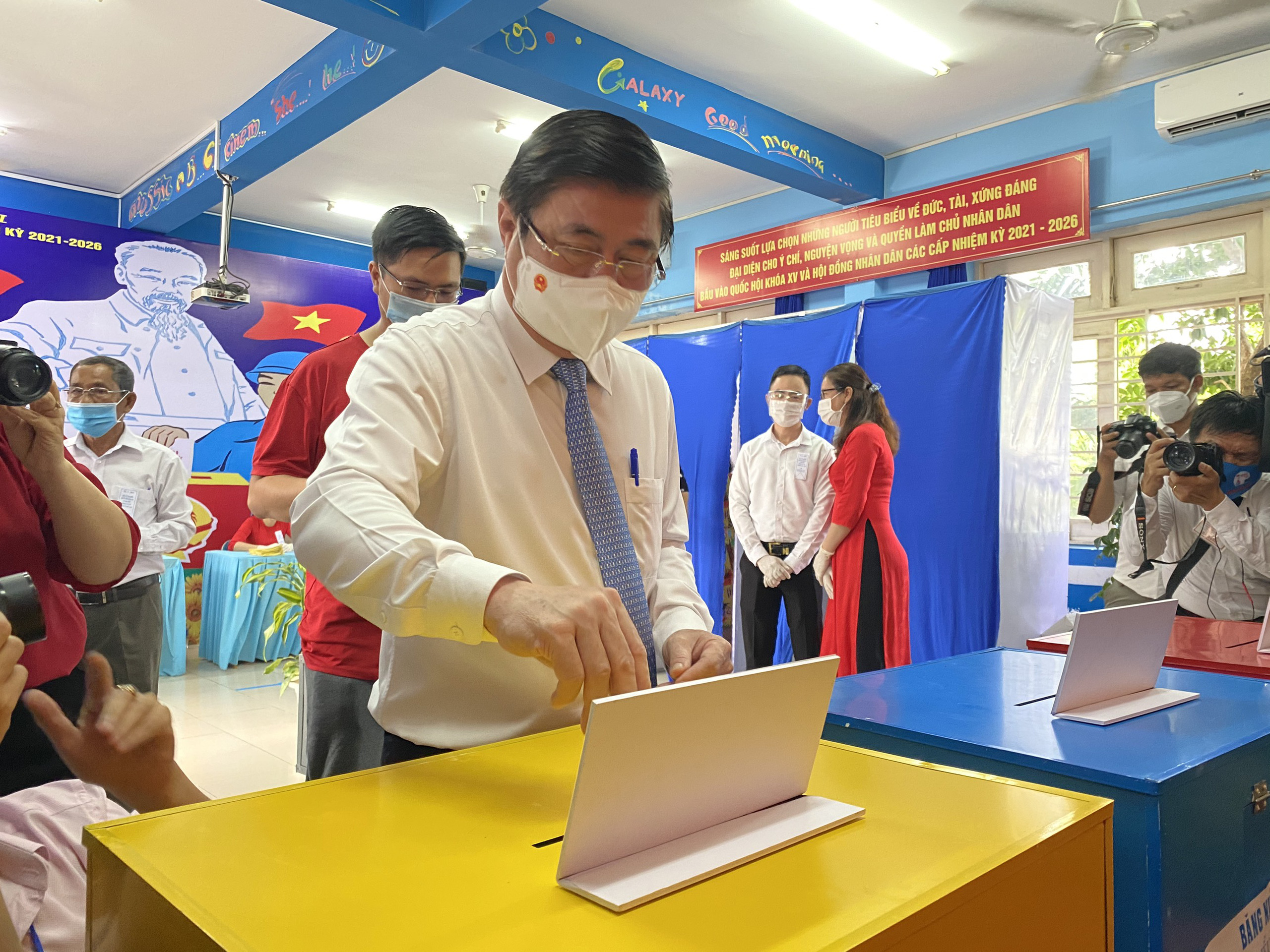 Ph&oacute;ng sự ảnh: L&atilde;nh đạo Đảng, Nh&agrave; nước đi bầu cử - Ảnh 10.