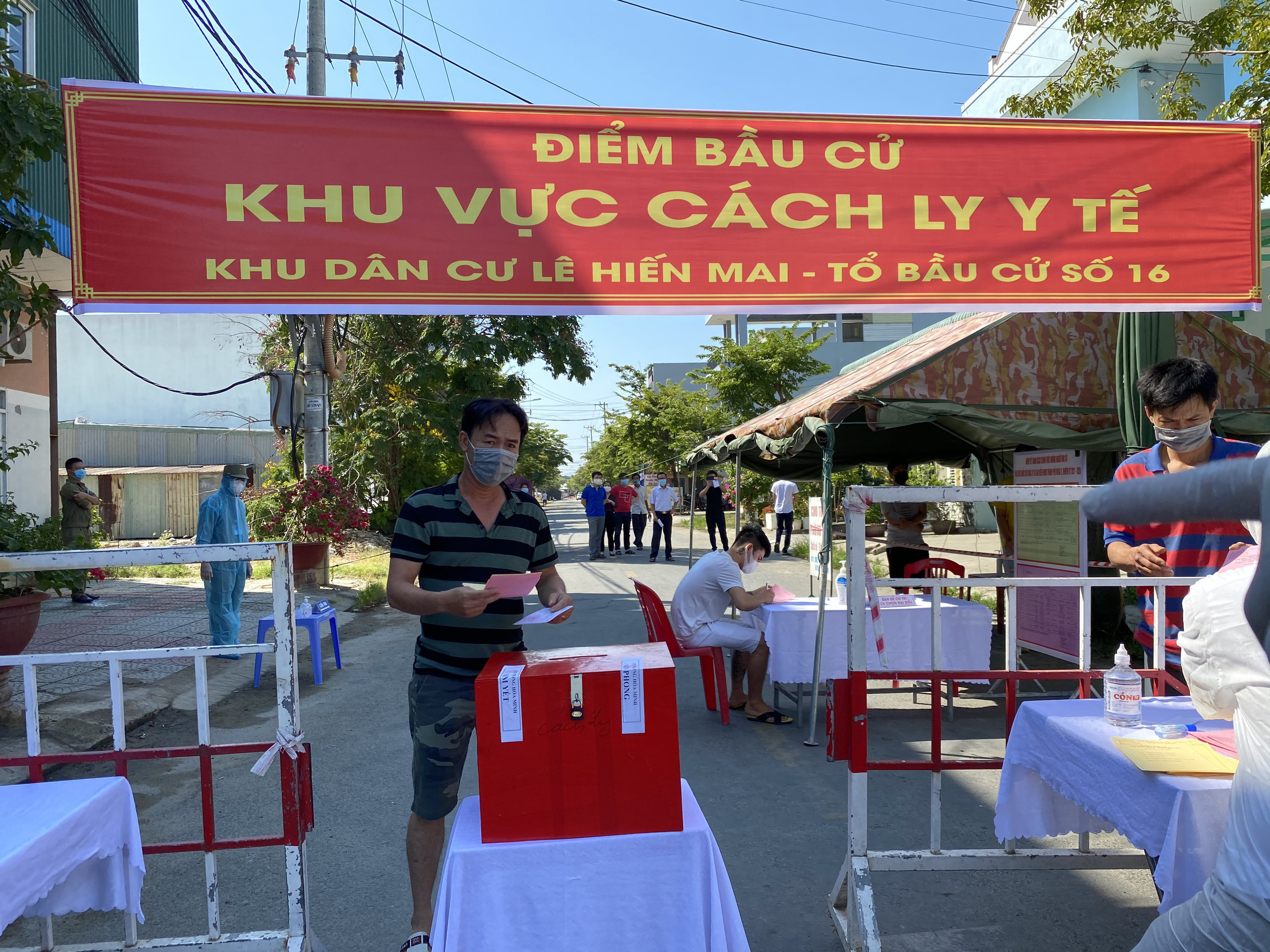 Miền Trung: Bầu cử đặc biệt trong khu cách ly tập trung phòng chống dịch Covid-19 - Ảnh 10.