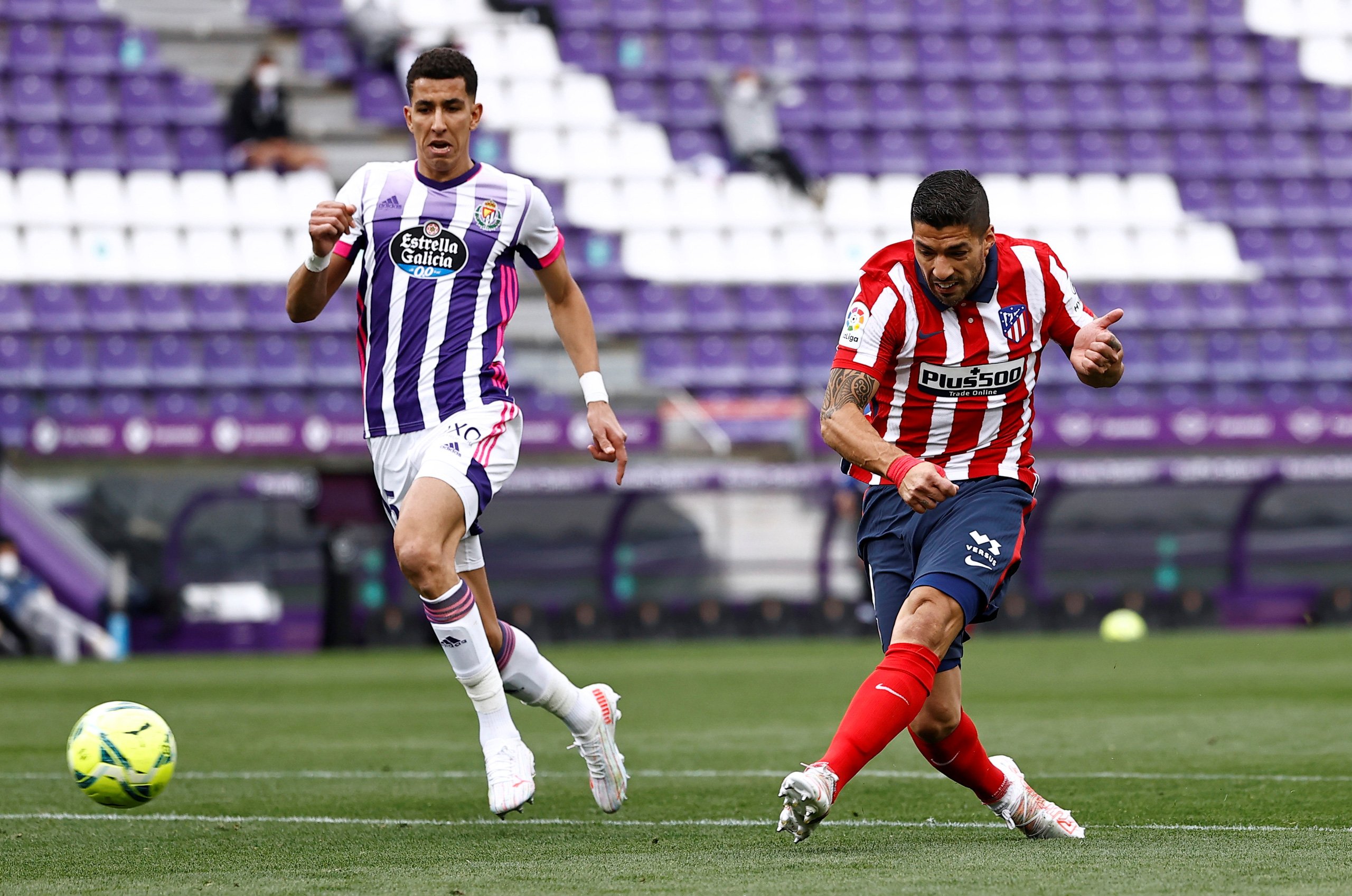 Đua v&ocirc; địch nghẹt thở, Atletico Madrid đăng quang La Liga sau 7 năm - Ảnh 4.