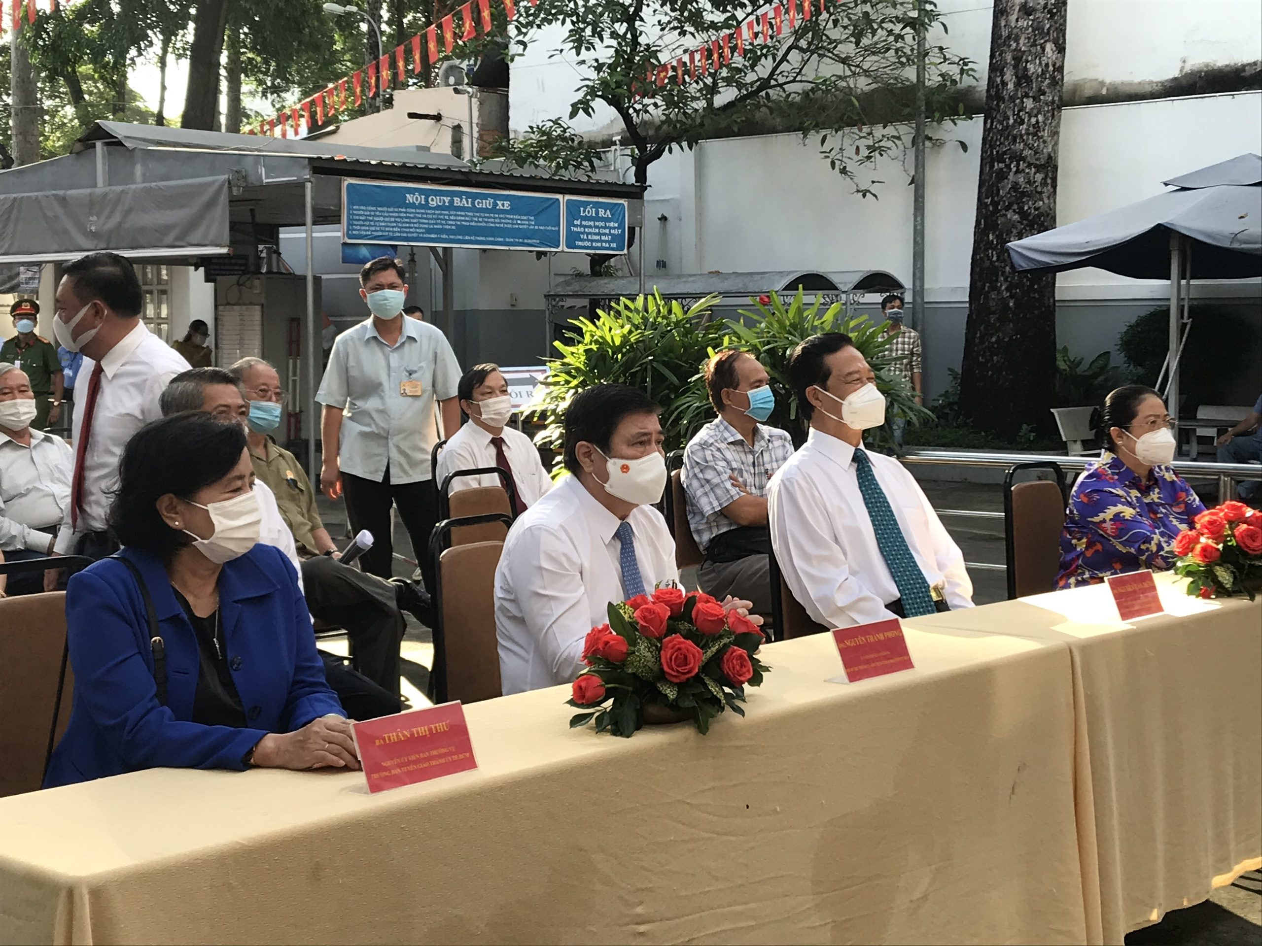 TP HCM: Tỉ lệ bầu cử đến 19 giờ đạt 99,38% - Ảnh 1.