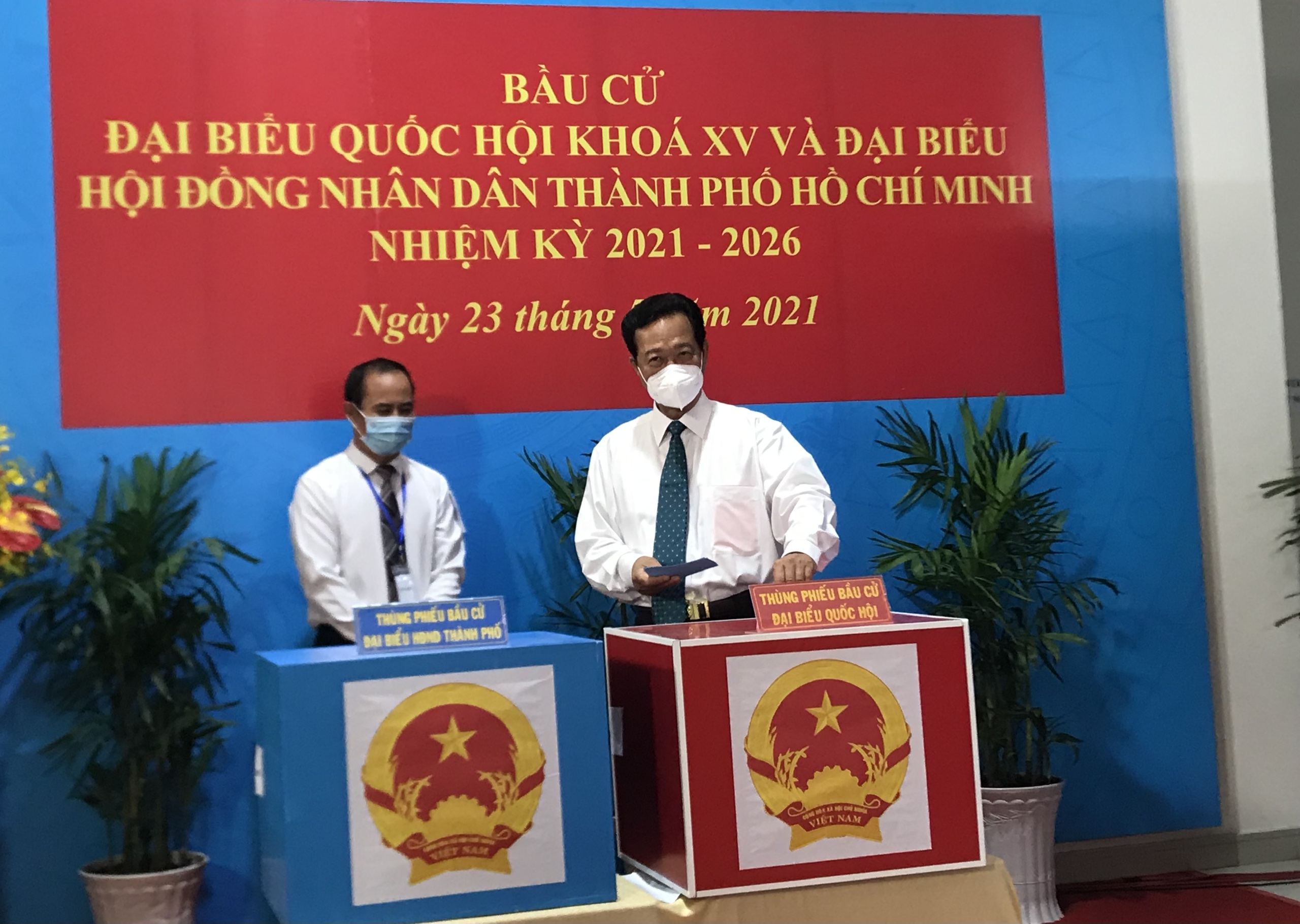 TP HCM: Tỉ lệ bầu cử đến 19 giờ đạt 99,38% - Ảnh 2.
