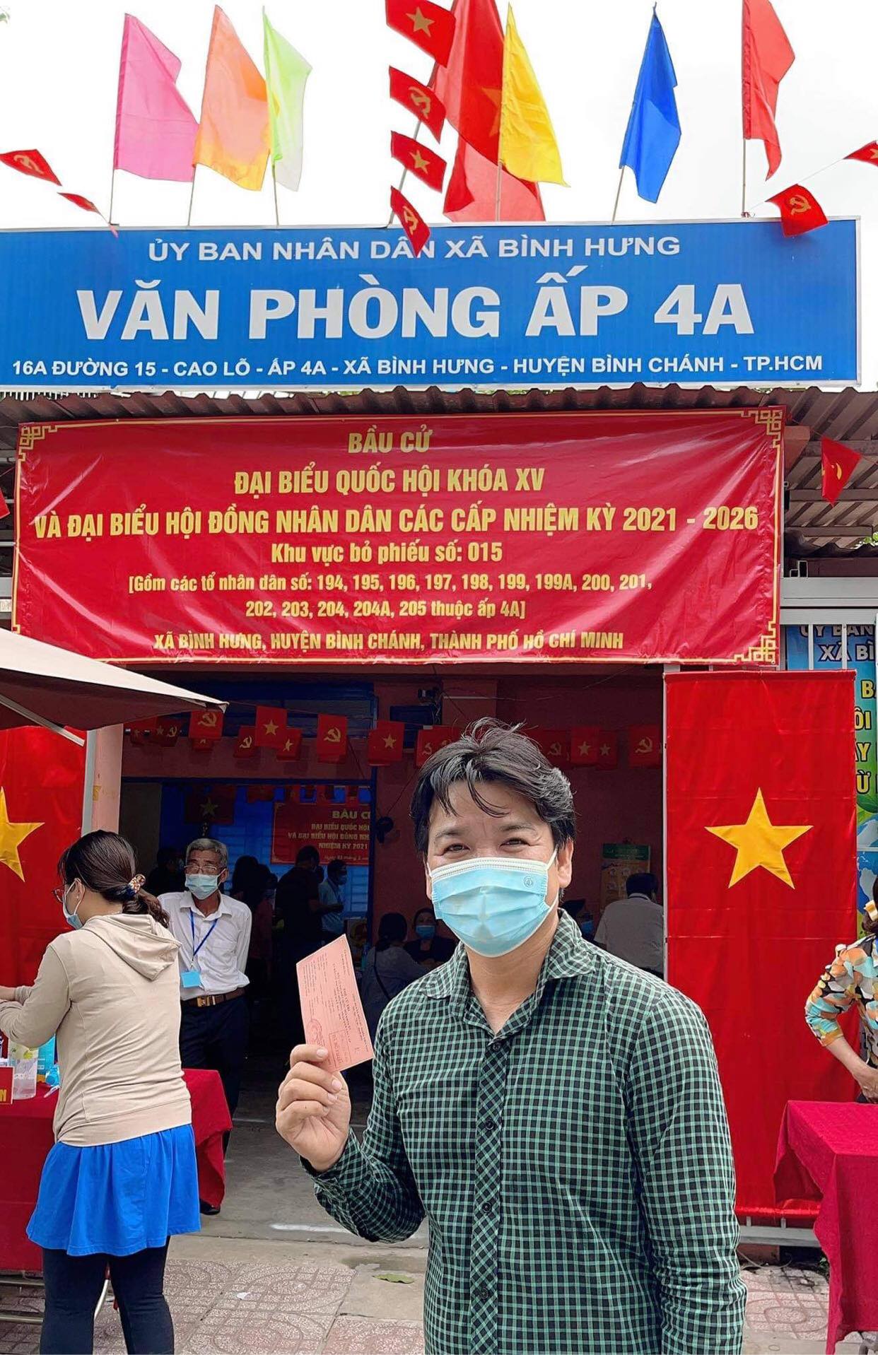 Nghệ sĩ h&aacute;o hức đi bầu cử - Ảnh 8.