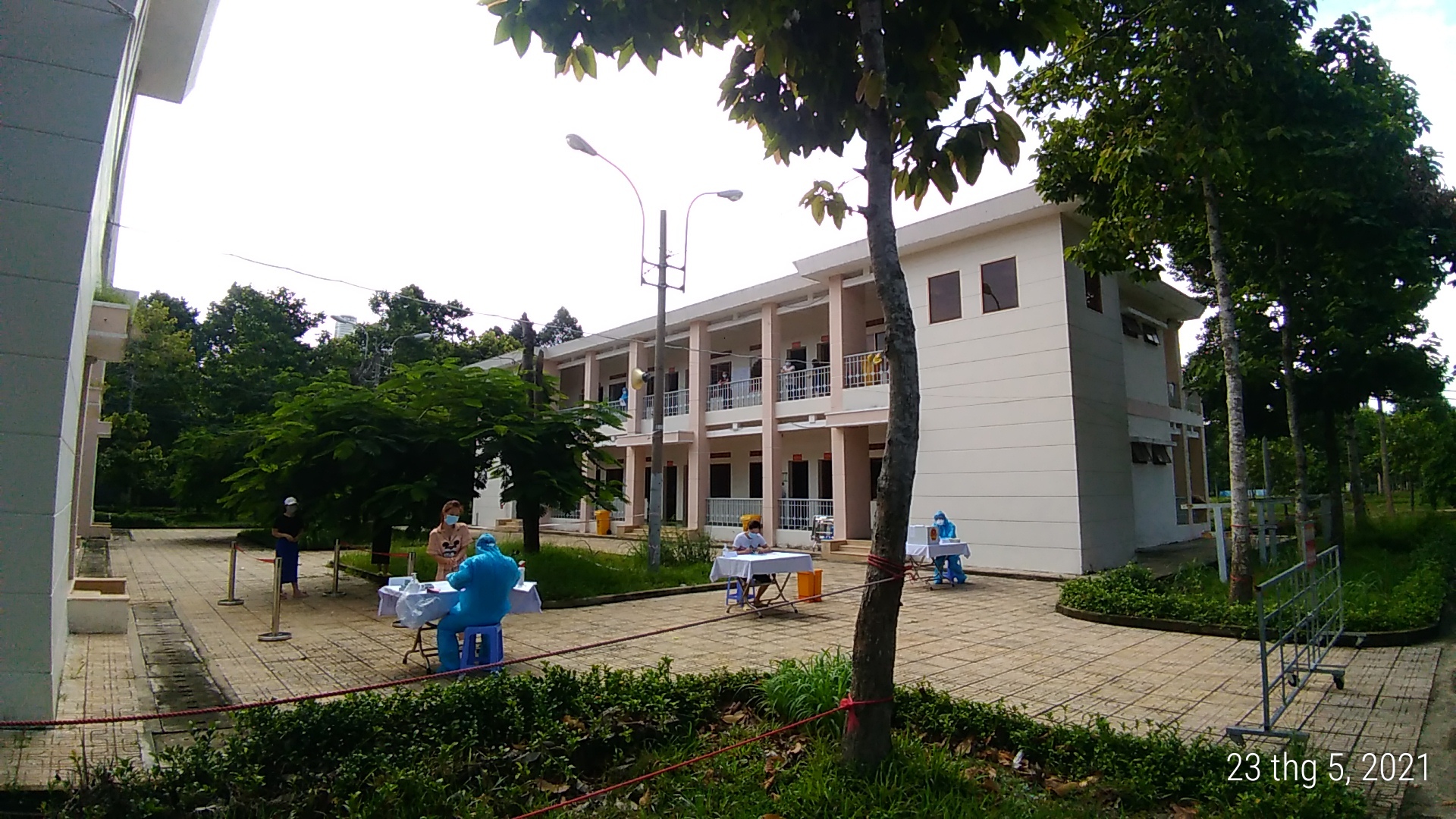 Bệnh nh&acirc;n mắc Covid-19 bầu cử tại Bệnh viện D&atilde; chiến Củ Chi - Ảnh 8.