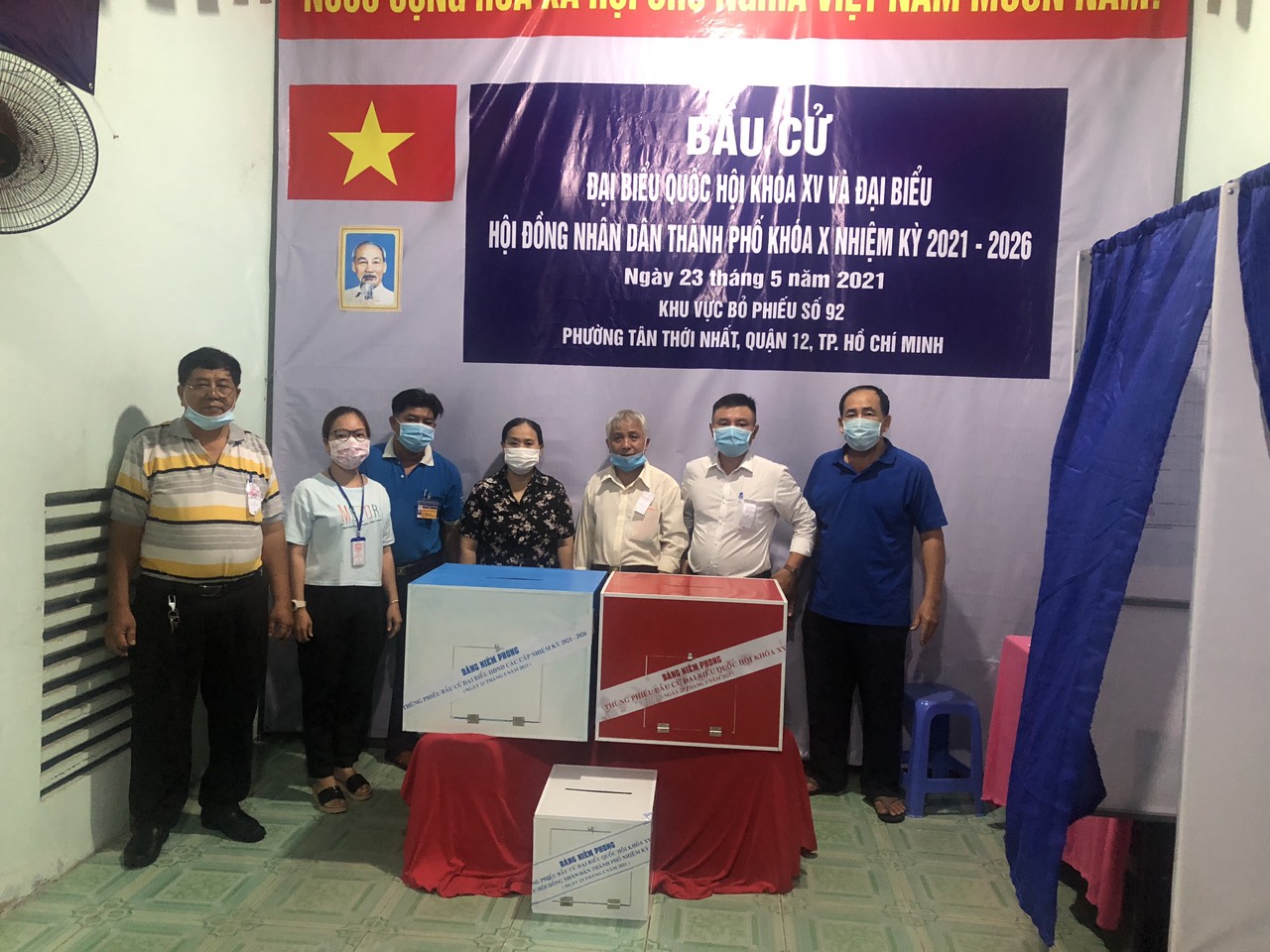 TP HCM đang kiểm phiếu bầu cử đại biểu Quốc hội, đại biểu HĐND - Ảnh 2.