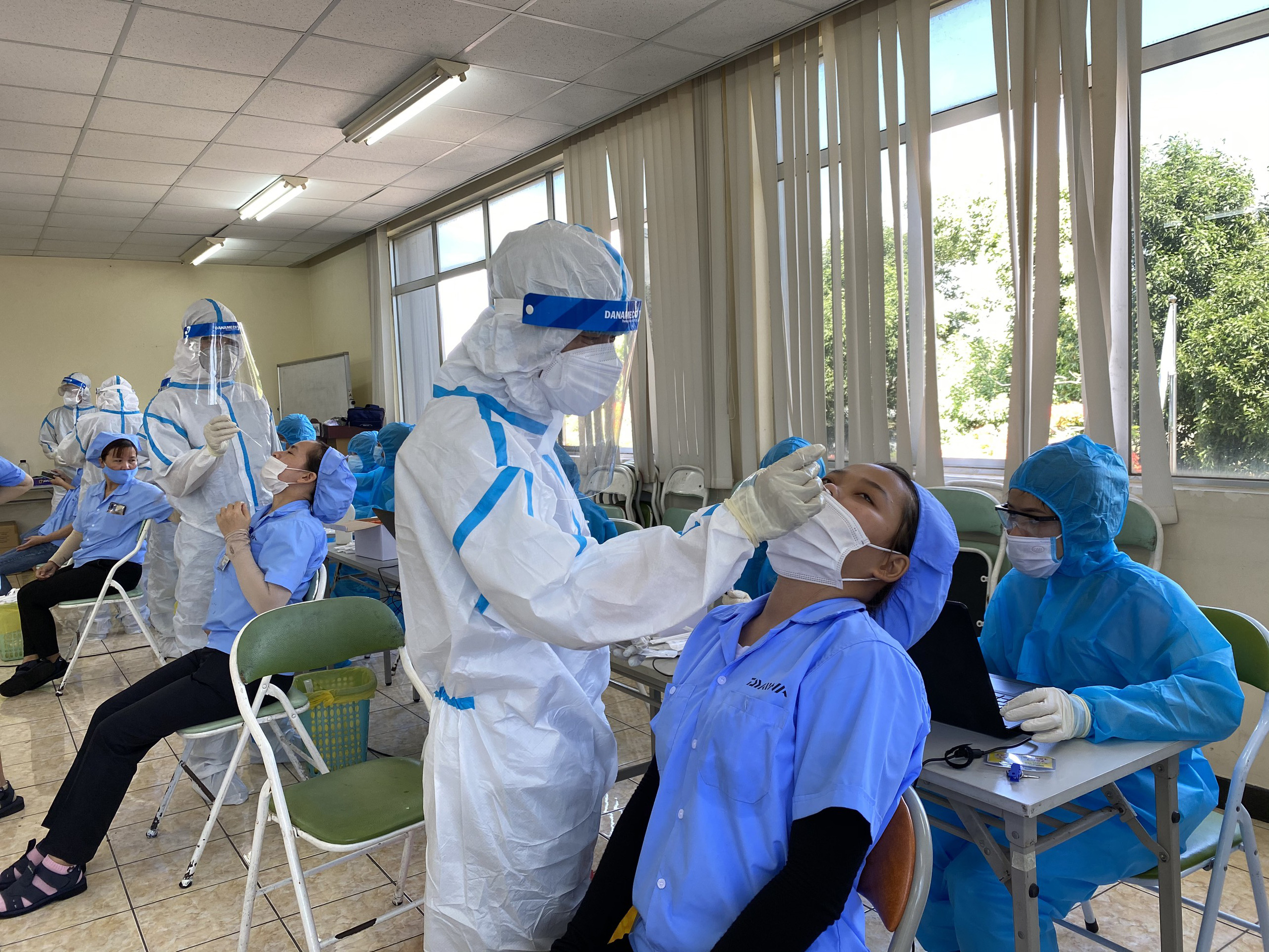 Đà Nẵng xét nghiệm Covid-19 cho toàn bộ công nhân