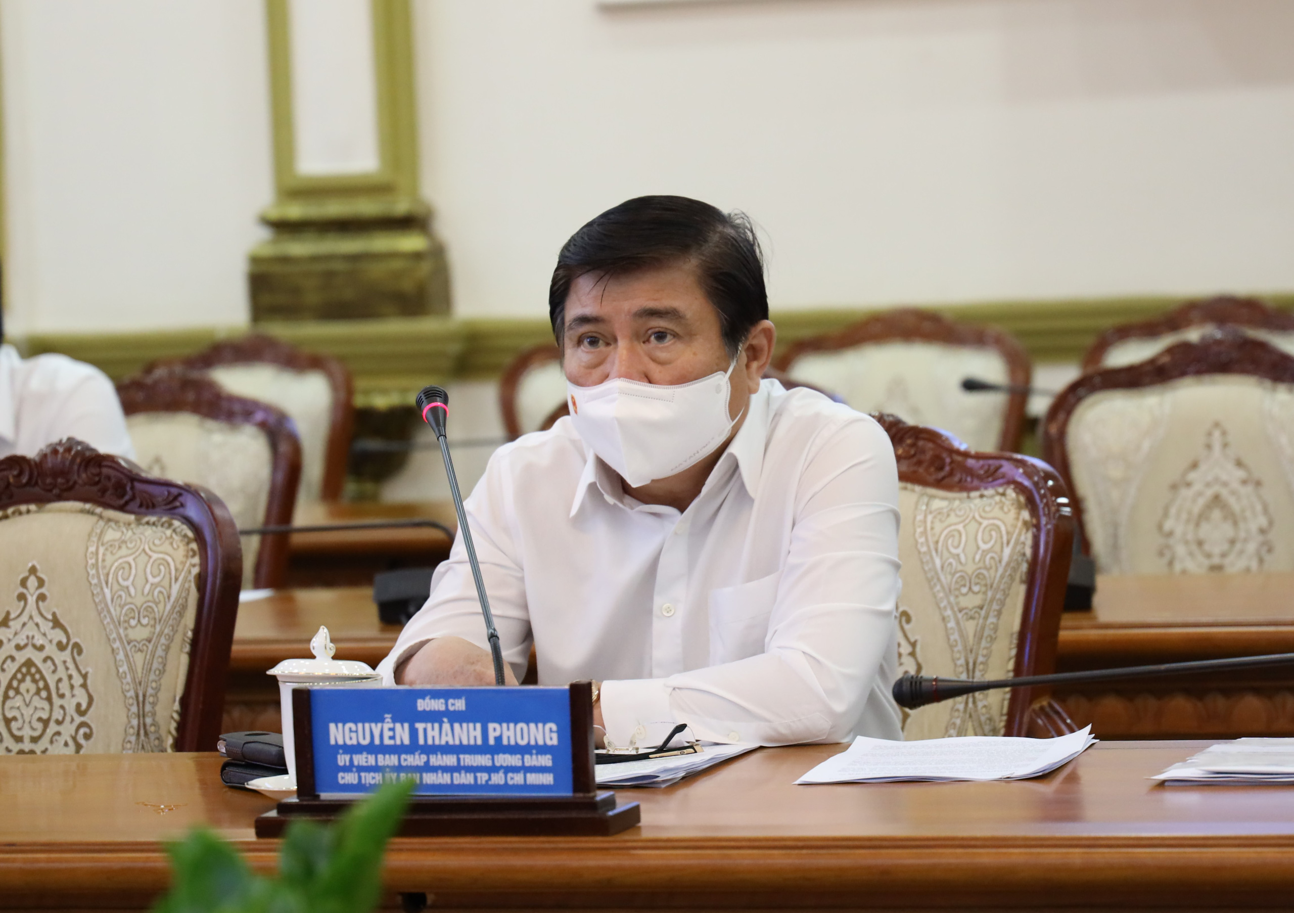 Chủ tịch UBND TP HCM: Hạn chế tập trung đ&ocirc;ng người tại chợ, si&ecirc;u thị, trung t&acirc;m thương mại - Ảnh 1.