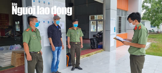 CLIP: Bắt tạm giam gã đàn ông tiếp tay cho người Trung Quốc vượt biên - Ảnh 3.