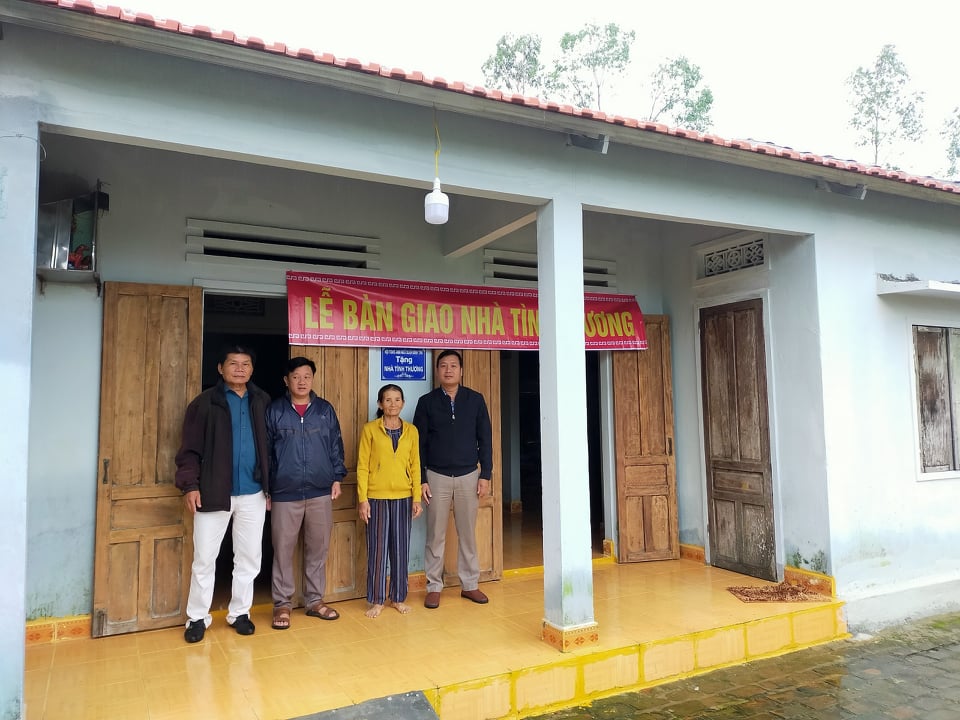 Thực hư chuyện 500 triệu đồng hỗ trợ d&acirc;n x&acirc;y nh&agrave; của Ho&agrave;i Linh g&acirc;y ồn &agrave;o tại Quảng Nam - Ảnh 1.