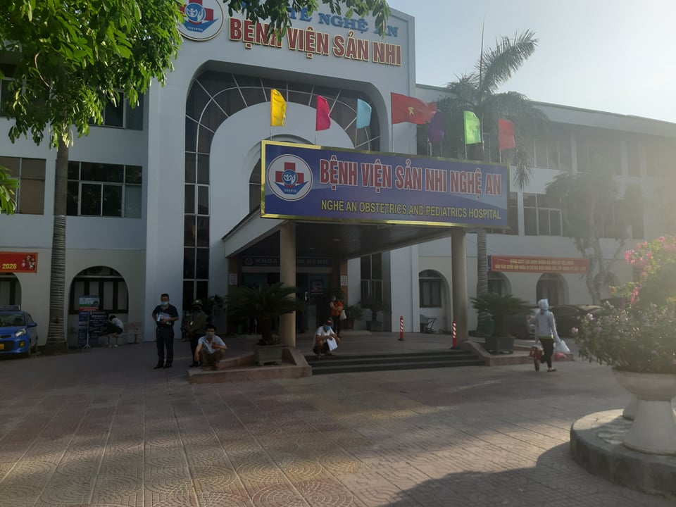 Bé 2,5 tháng tuổi nguy kịch, người thân đến tận nhà cầu cứu lãnh đạo bệnh viện