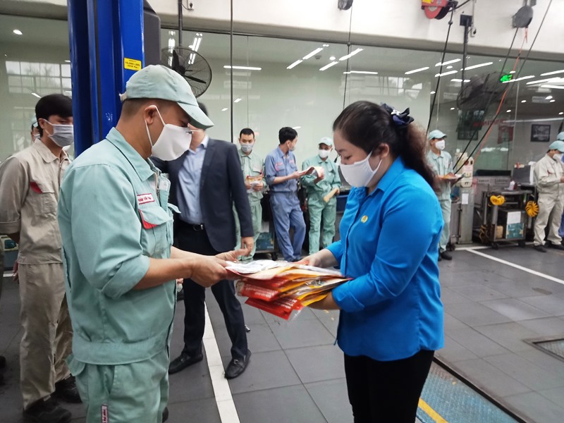 Phải làm thủ tục xác nhận miễn cấp giấy phép lao động?
