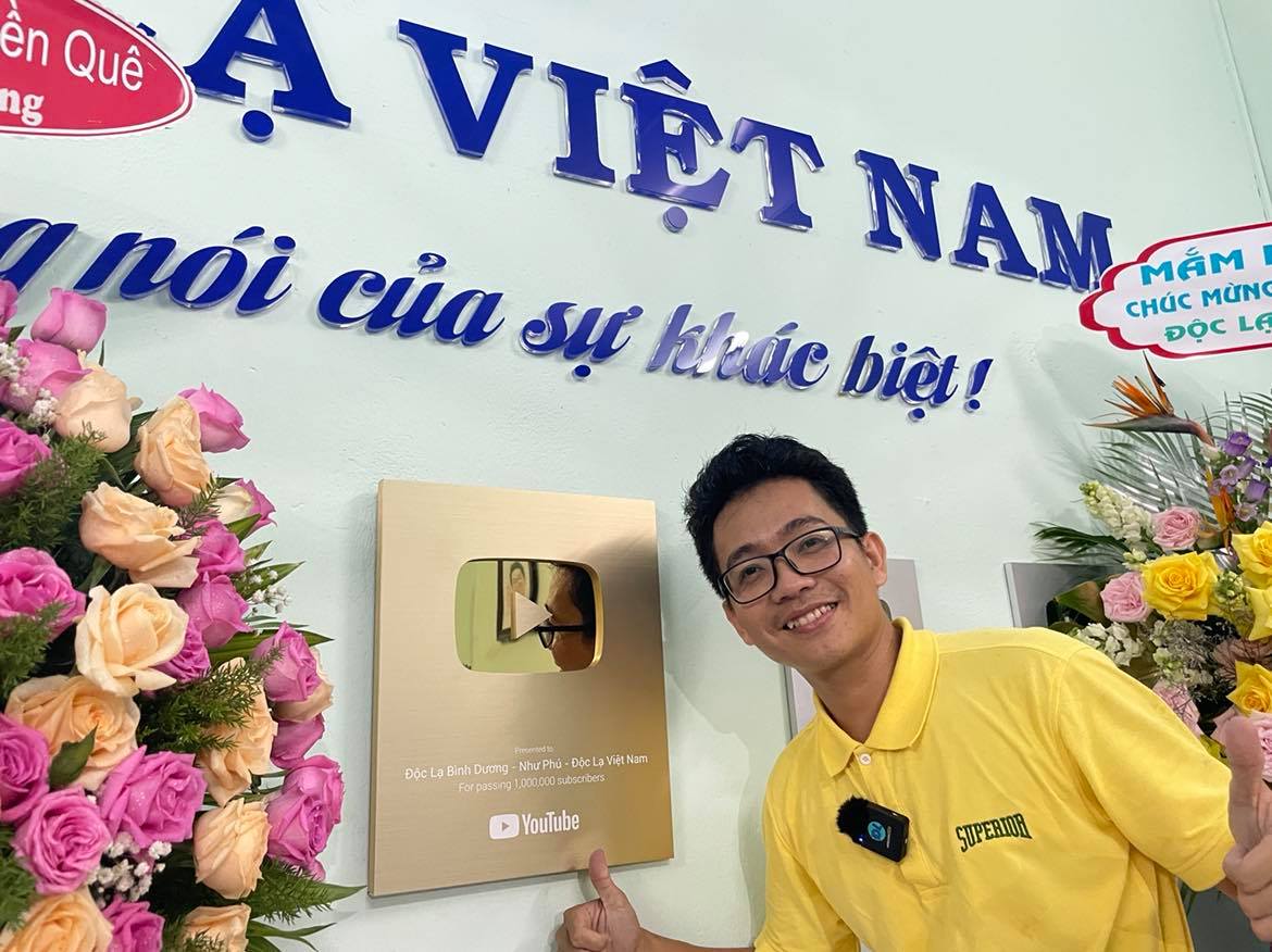 Giám đốc Công ty Độc lạ Việt Nam nhận Nút Vàng Youtube