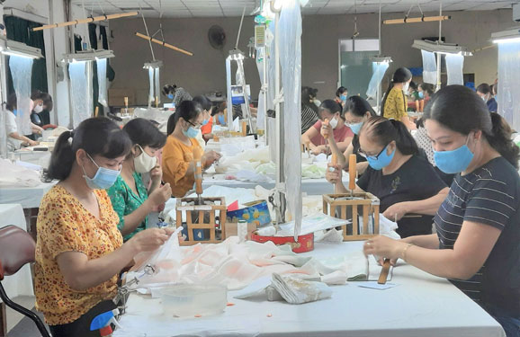 Đồng lòng vượt khó
