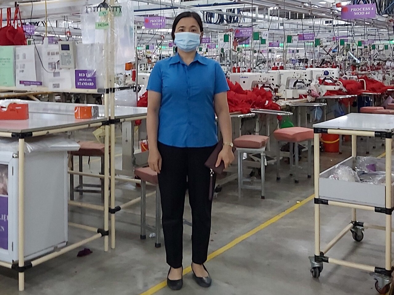 X&uacute;c động h&igrave;nh ảnh nữ c&aacute;n bộ C&ocirc;ng đo&agrave;n lăn xả trong t&acirc;m dịch - Ảnh 3.