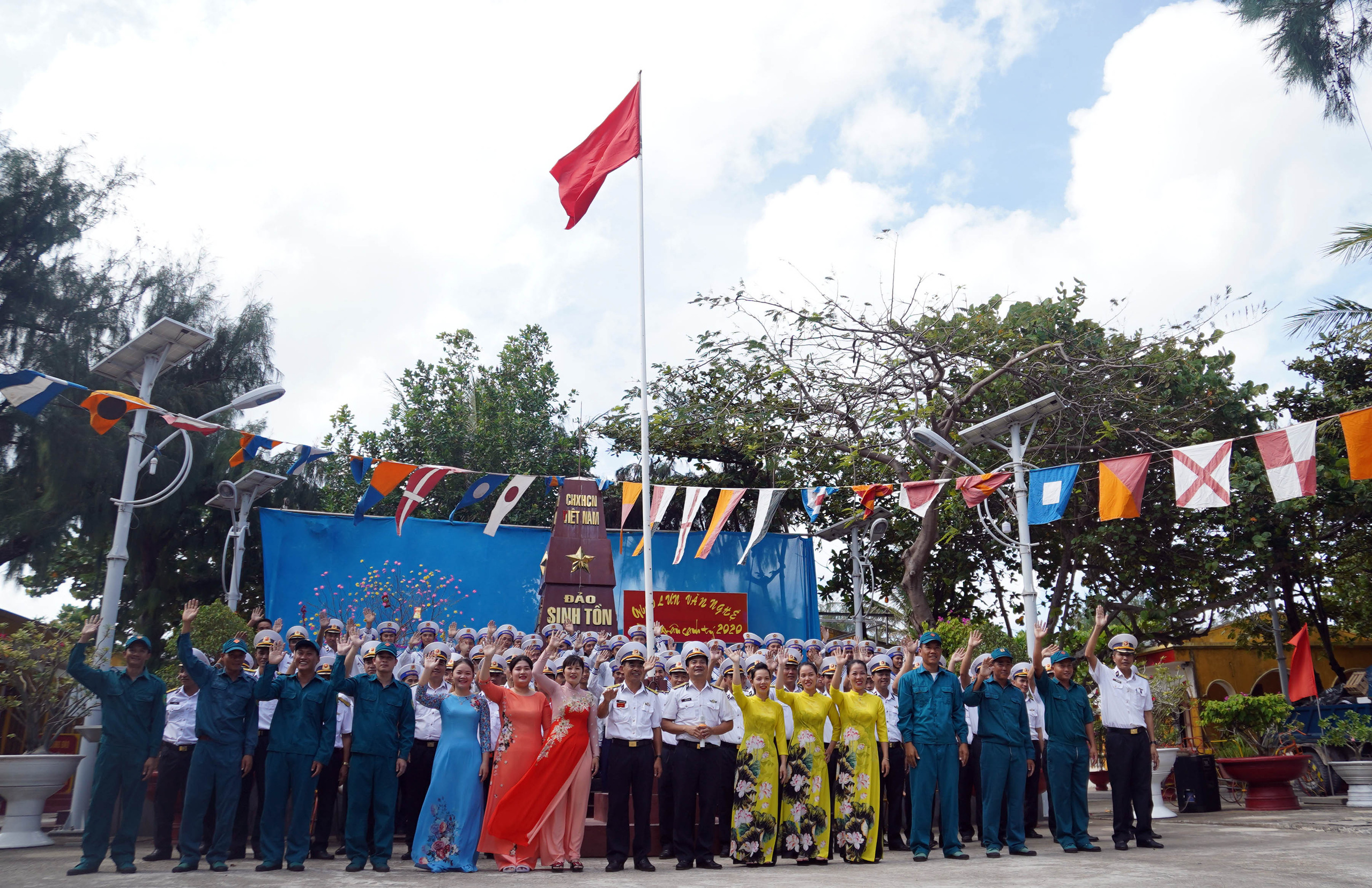 Cuộc thi viết về chủ quyền: Ph&aacute;t huy vai tr&ograve; xung k&iacute;ch của thanh ni&ecirc;n - Ảnh 2.