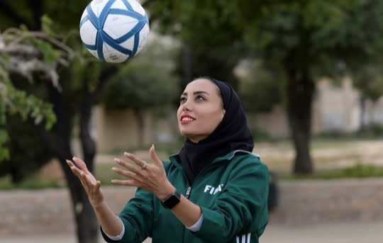 Nữ trọng tài xinh đẹp mang may mắn đến tuyển futsal Việt Nam