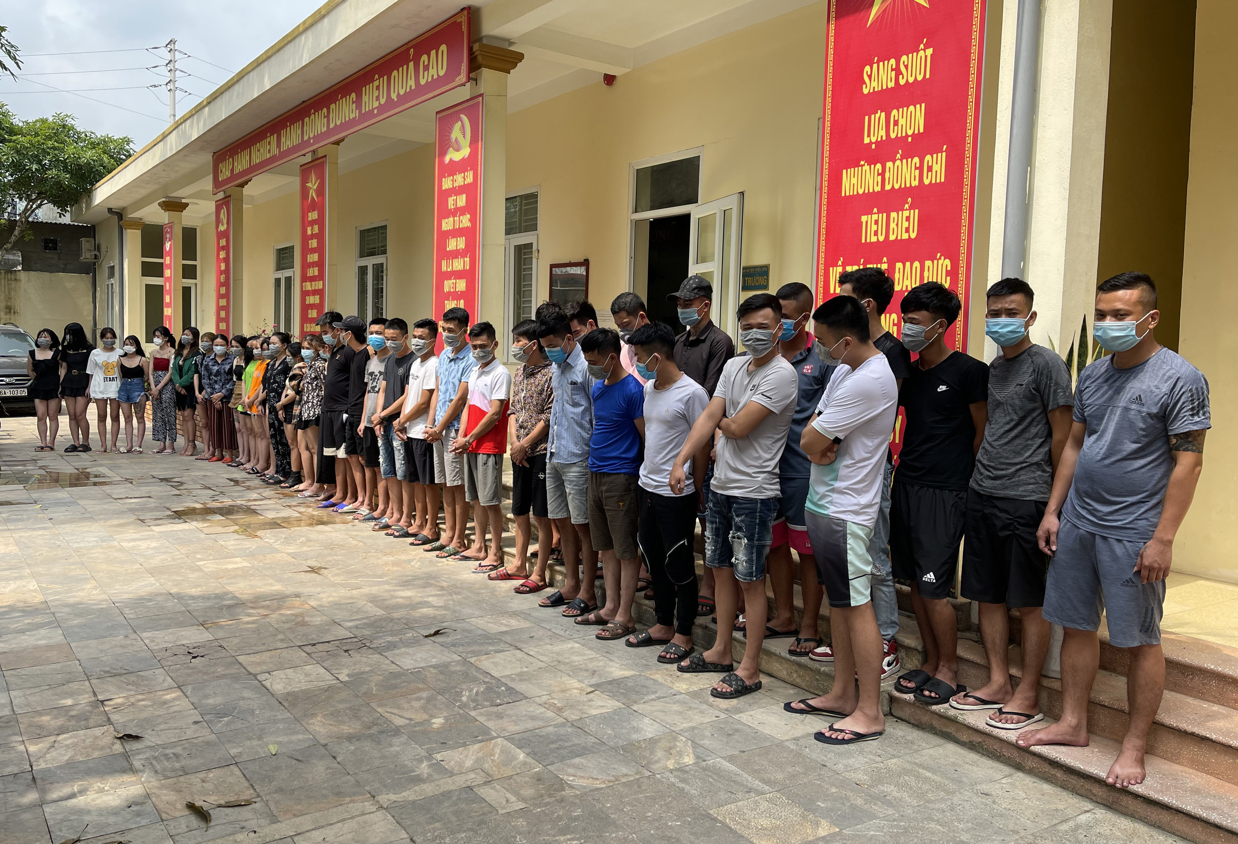 Vụ 40 nam, nữ "thác loạn" ma túy giữa dịch Covid-19: Tạm giữ hình sự 6 người