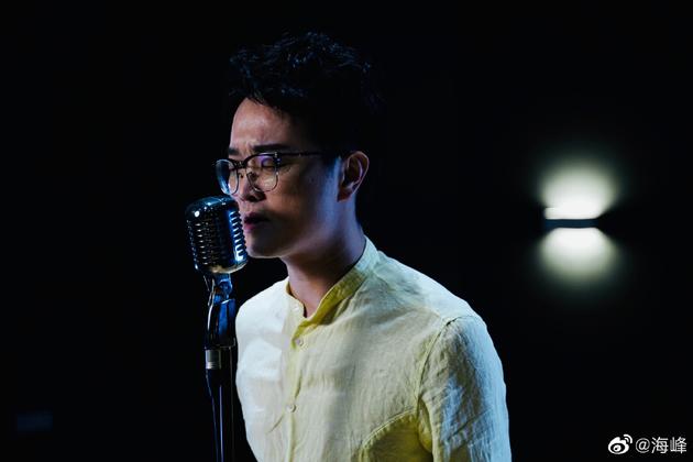 Trầm cảm, nam ca sĩ nhảy lầu qua đời