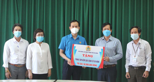Đà Nẵng: 465 triệu đồng hỗ trợ tuyến đầu chống dịch