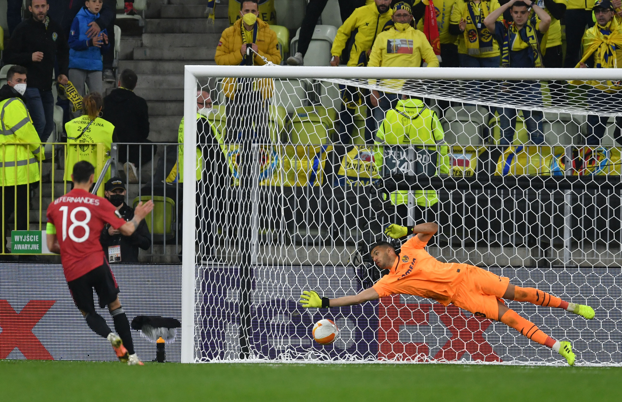 Man United gục ng&atilde; loạt lu&acirc;n lưu, Villarreal l&ecirc;n ng&ocirc;i Europa League  - Ảnh 5.