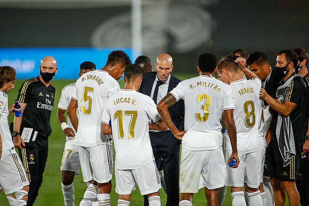 Zinedine Zidane từ chức, ghế n&oacute;ng Real Madrid rung lắc dữ dội - Ảnh 2.