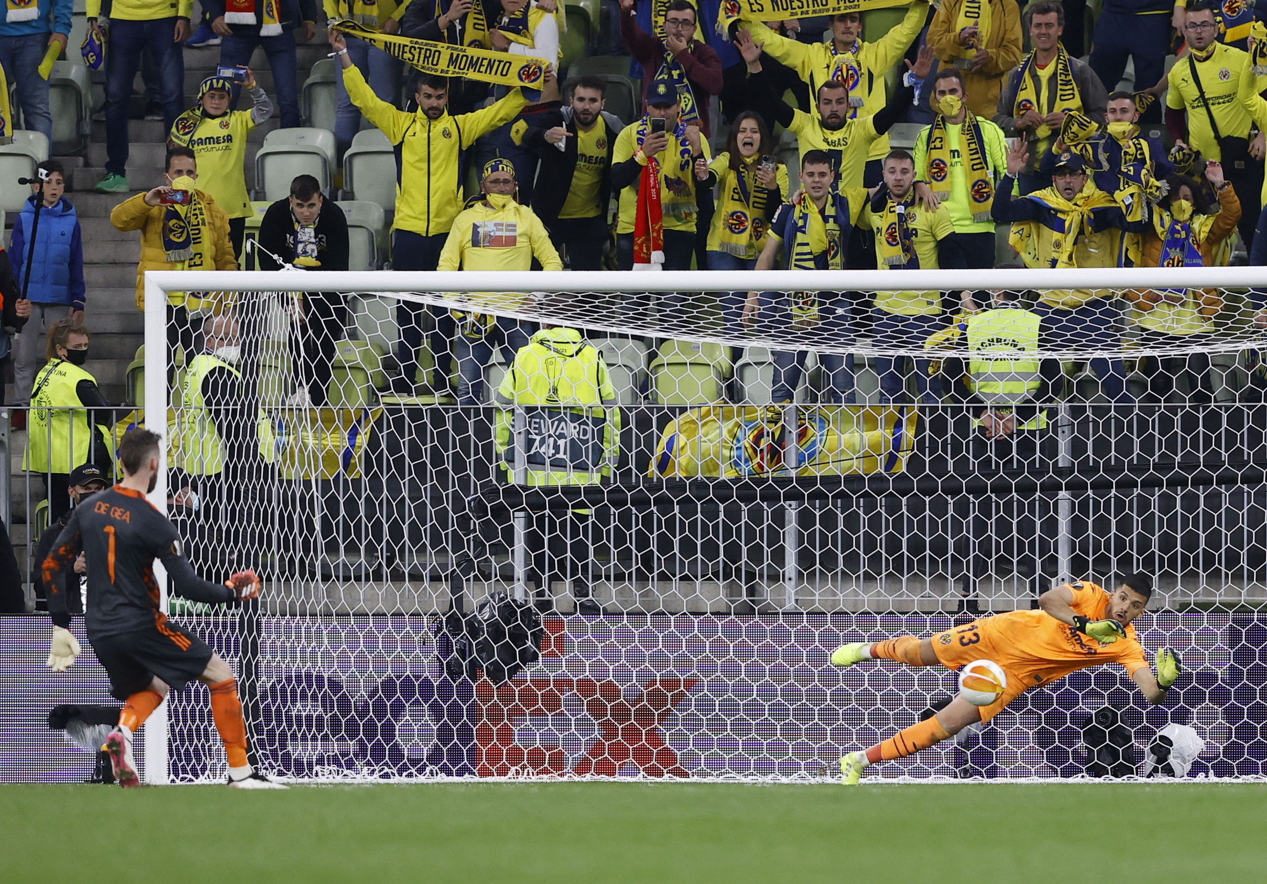 Man United gục ng&atilde; loạt lu&acirc;n lưu, Villarreal l&ecirc;n ng&ocirc;i Europa League  - Ảnh 7.