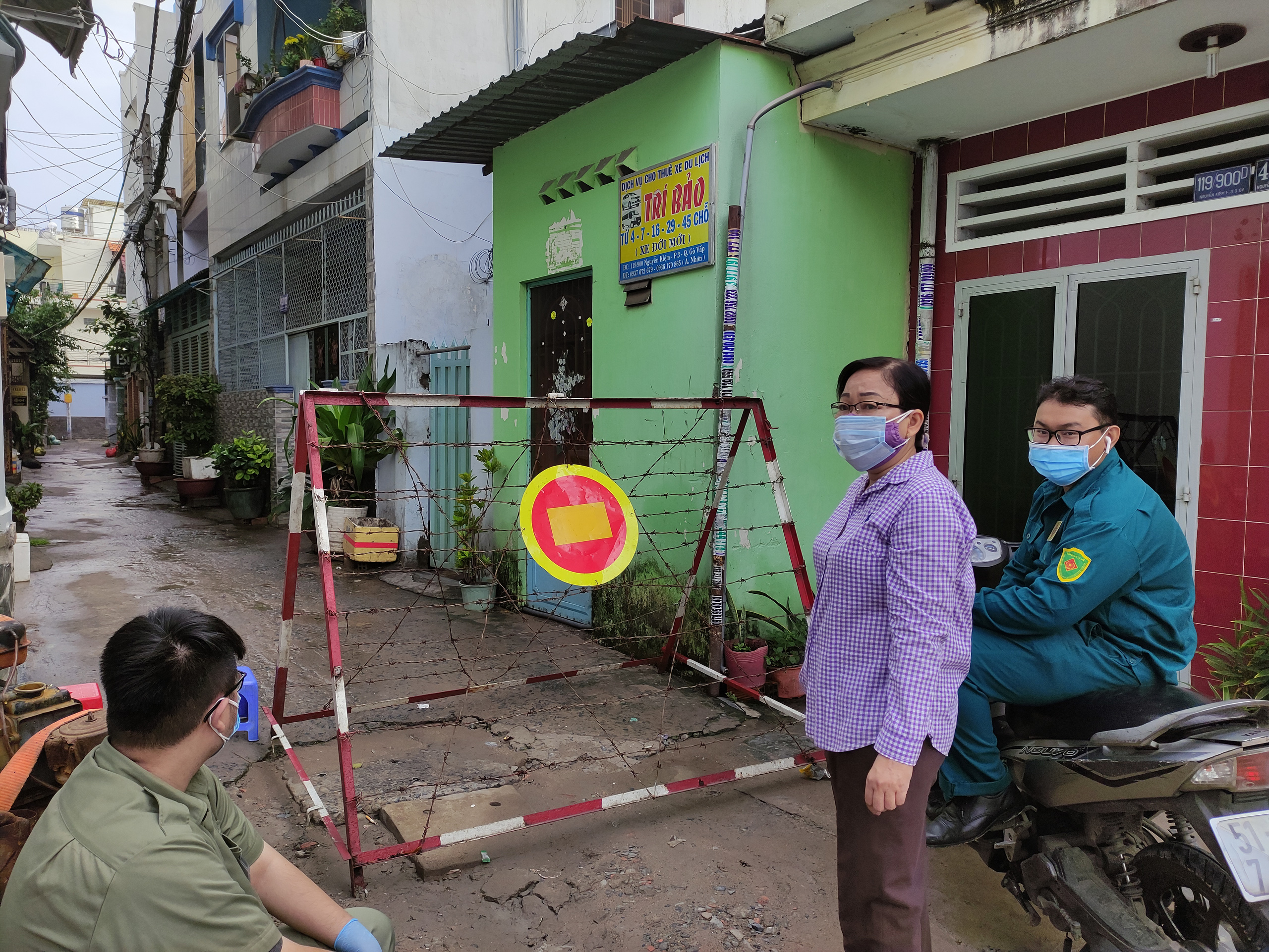 TP HCM: Khoanh v&ugrave;ng 3 con hẻm ở quận G&ograve; Vấp, li&ecirc;n quan ch&ugrave;m ca nghi mắc Covid-19 - Ảnh 4.