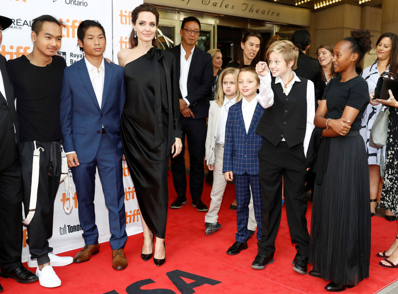 Brad Pitt gi&agrave;nh được quyền nu&ocirc;i con chung với Angelina Jolie - Ảnh 2.
