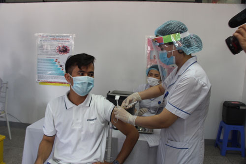 Việt Nam nỗ lực "phủ sóng" vắc-xin Covid-19
