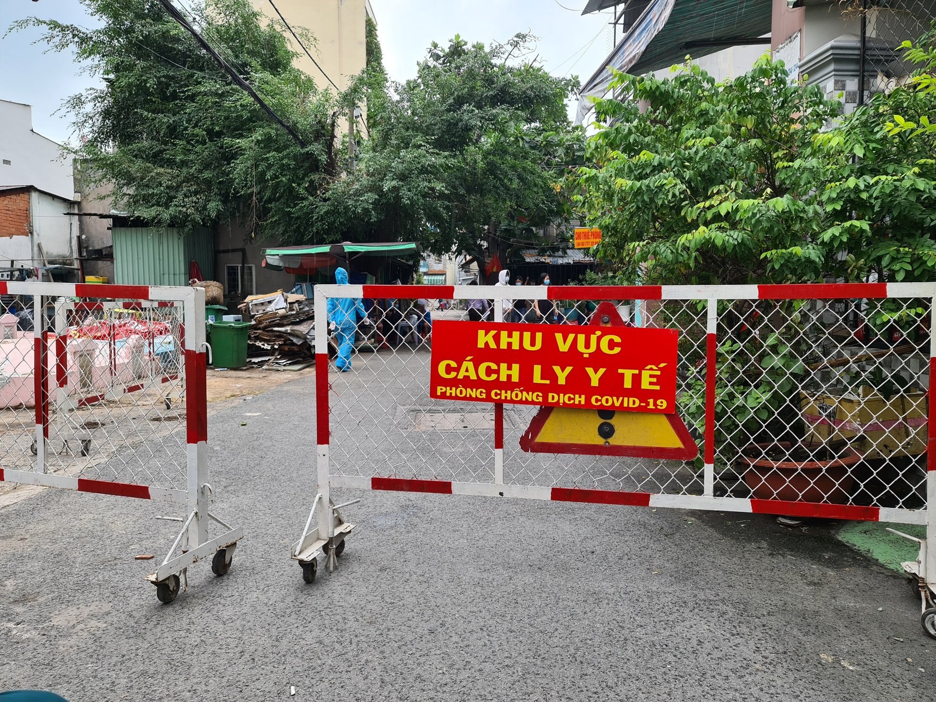 TP HCM: Thần tốc lấy mẫu xét nghiệm cho 900 cư dân chung cư ở quận 12
