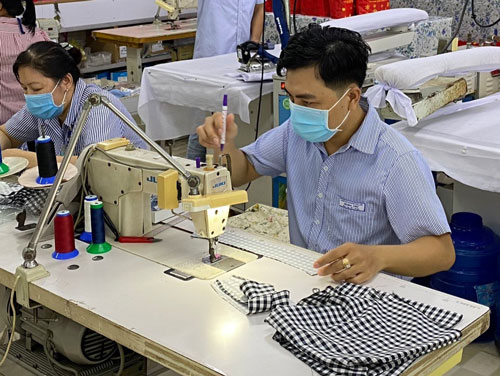 Rèn nghề cho công nhân