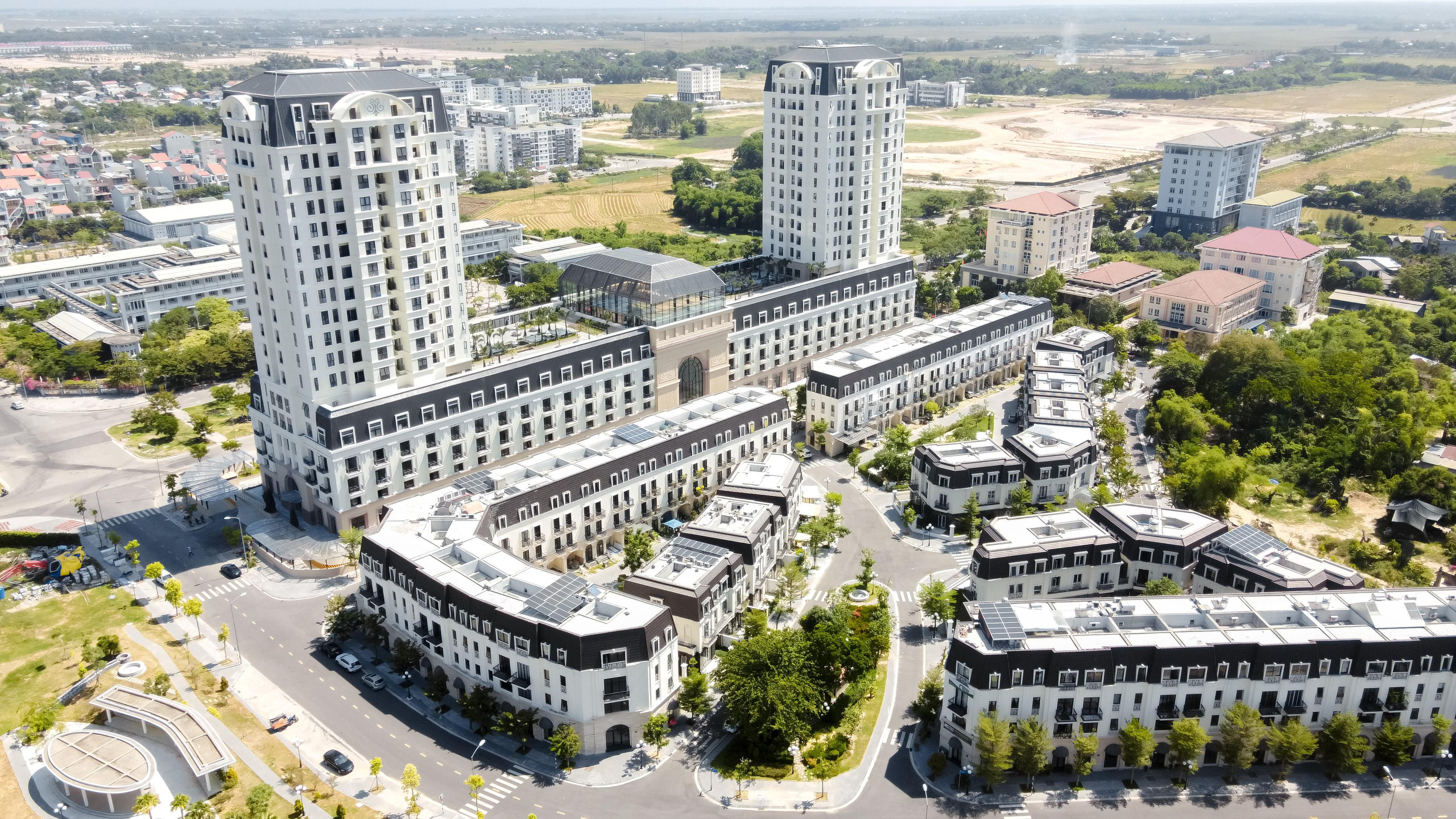 C&oacute; một Paris thu nhỏ tại Huế - Ảnh 1.