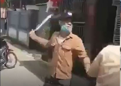 Xôn xao clip nam thanh niên vi phạm giao thông cầm mã tấu dọa chém CSGT