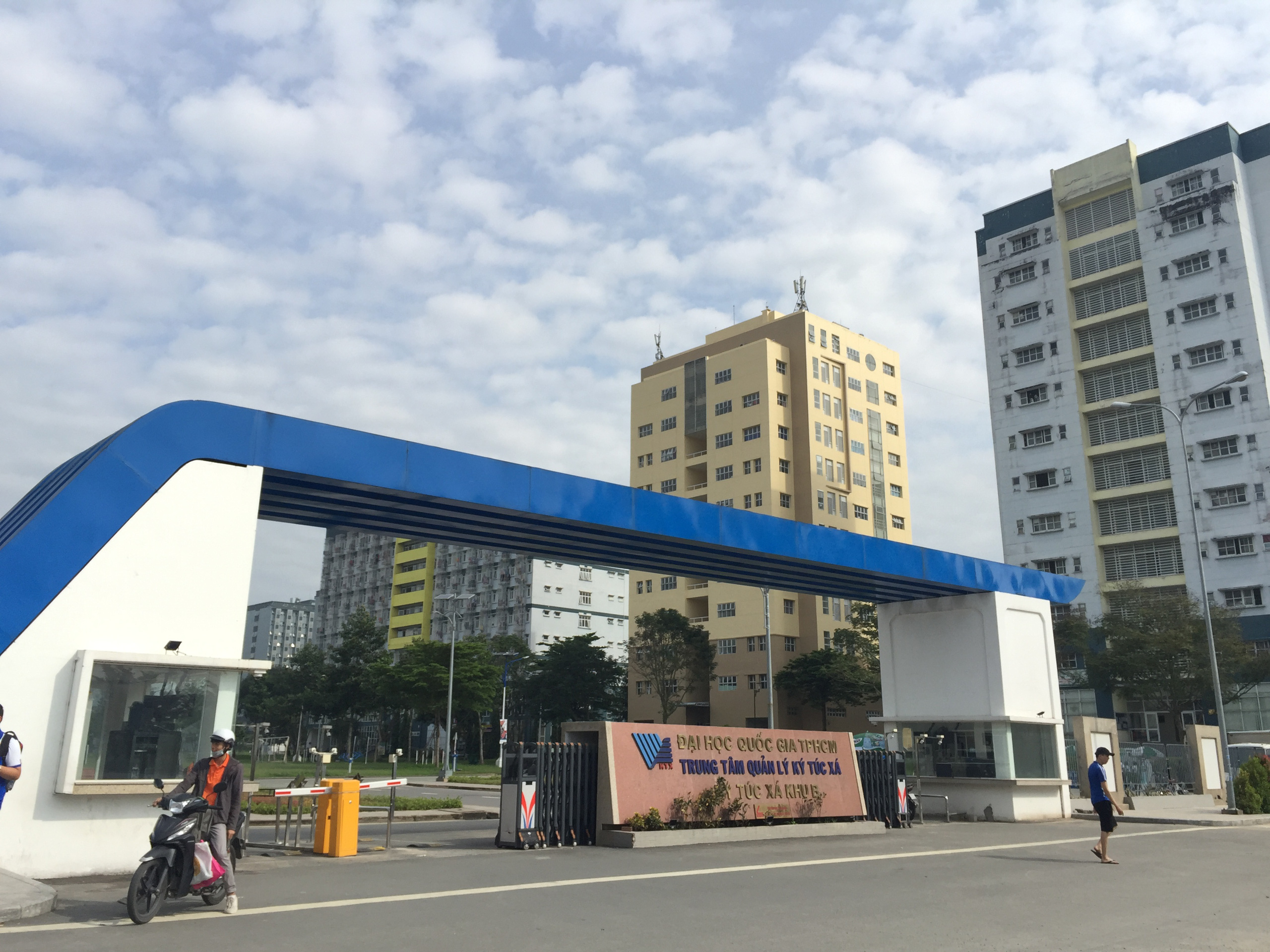 Sinh vi&ecirc;n TP HCM buộc phải khai b&aacute;o y tế hằng ng&agrave;y - Ảnh 1.