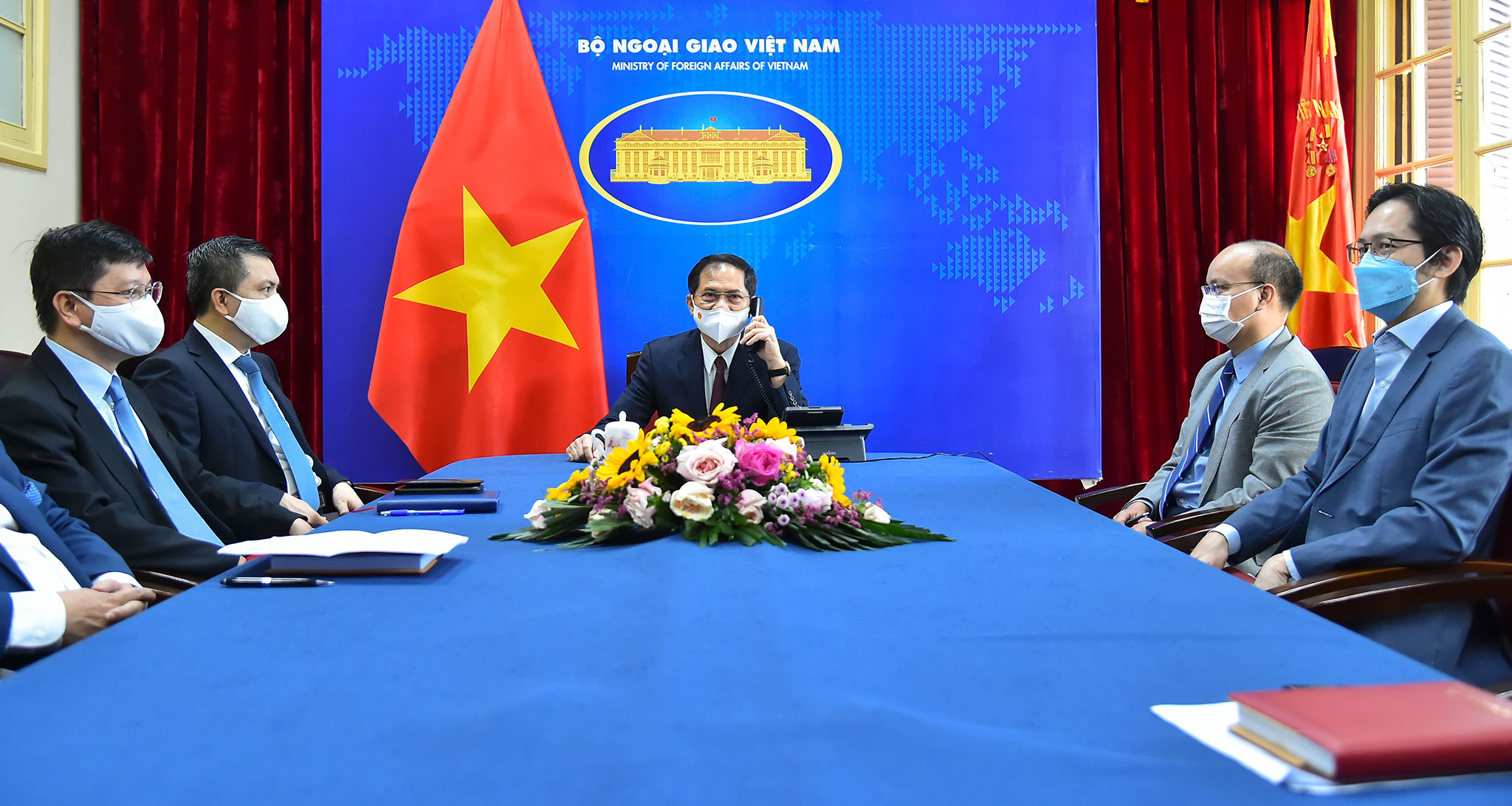 Ngoại trưởng Antony Blinken: Mỹ sẽ hỗ trợ c&aacute;c nước v&agrave; Việt Nam tiếp cận vắc-xin - Ảnh 2.